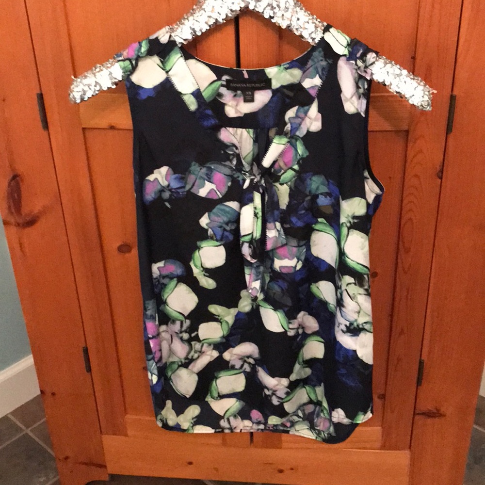 Banana Republic XS sleeveless floral top